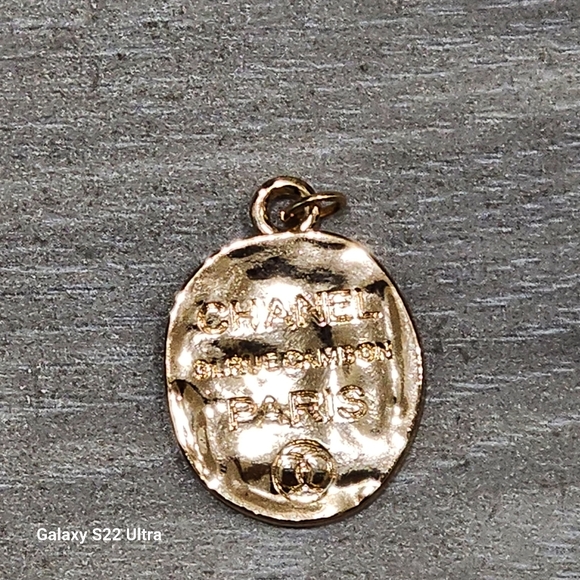 Luxury CC Double Sided Pendant Gold Tone - Picture 6 of 7